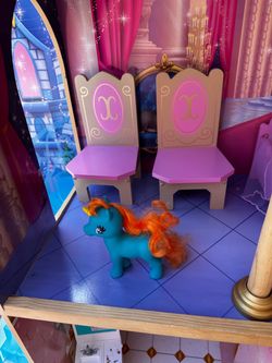 Extra large Disney Princess Playset, With lot of Accessories