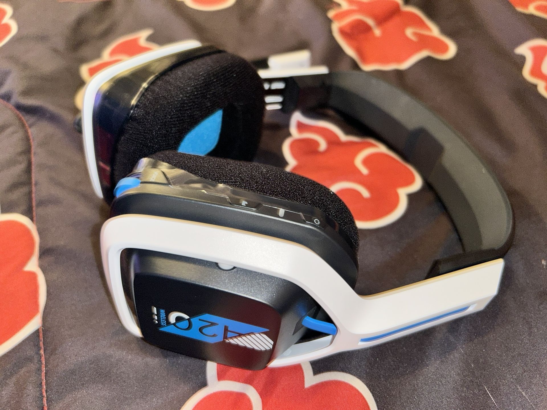 ASTRO A20 Gen Wireless Gaming Headset for PS5, PS4, PC White/Blue