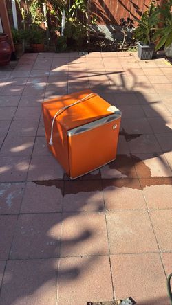 Igloo mini fridge