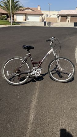 Diamondback WILDWOOD Mountain Bike with 26” wheels