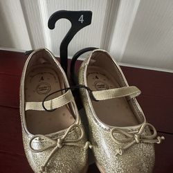 Brand new, Little Girls’ Size 4 Golden Sparkle shoes