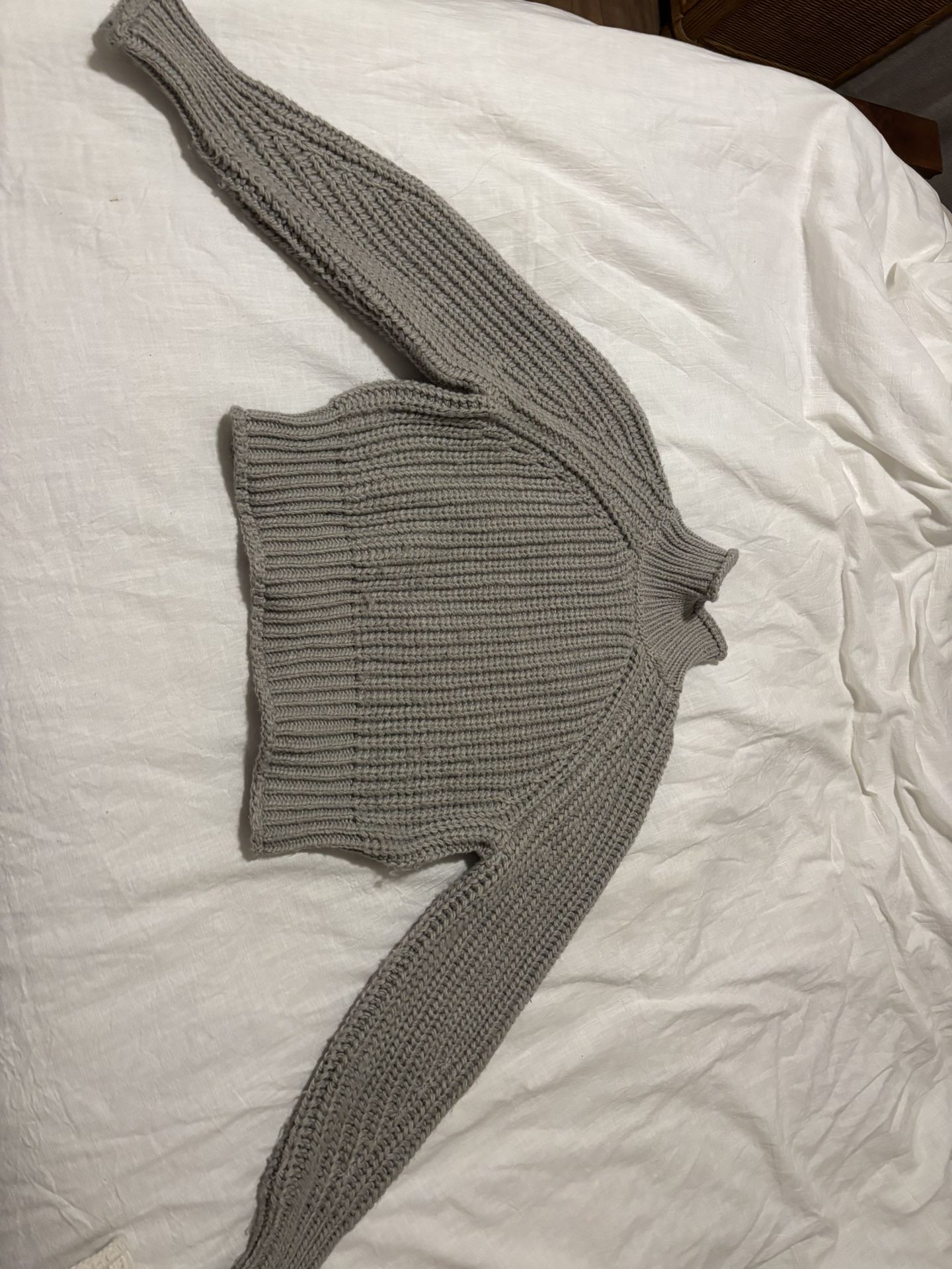 H & M SWEATERS SIZE SMALL 