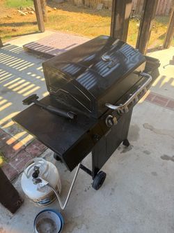 Charbroil Performance Series Black 4 -Burner Liquid Propane Gas Grill