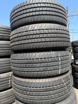 Vendo 265/65/R17 las 4 llantas Michelin por $200