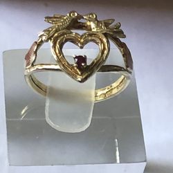 10k authentic real heart gold & Ruby,2.18 grams ,size 4.5,please look at all pictures for more details