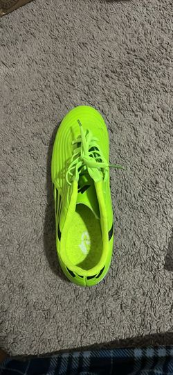 GREEN RUNNING SHOES  (Dm To Negotiate A Much Lower Price)