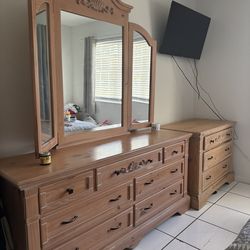 Mueble Grande de Madera Sólida con Espejo – Hialeah