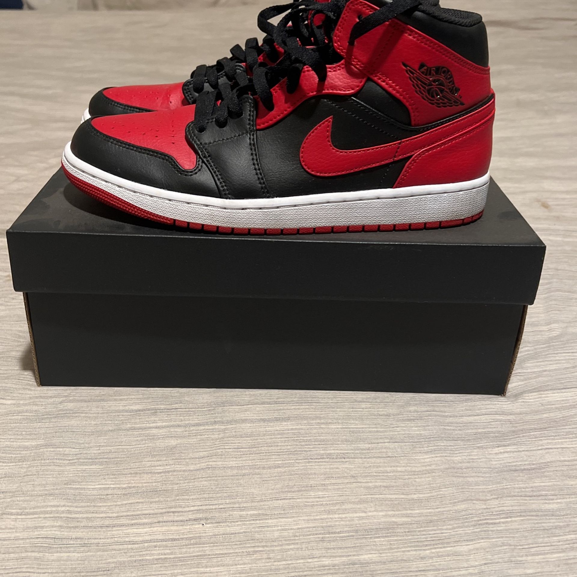 Jordan 1 Mid “Bred” Size 10