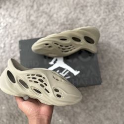 Yeezy Foam Runners-size 6-very used-still Comfy-cheap Deal