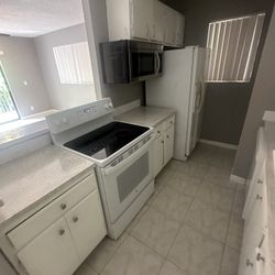 2 Cuartos 2 Baños Disponible ! 