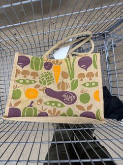 VINTAGE TRADER JOE’S REUSABLE JUTE BAG IN AMAZING CONDITION
