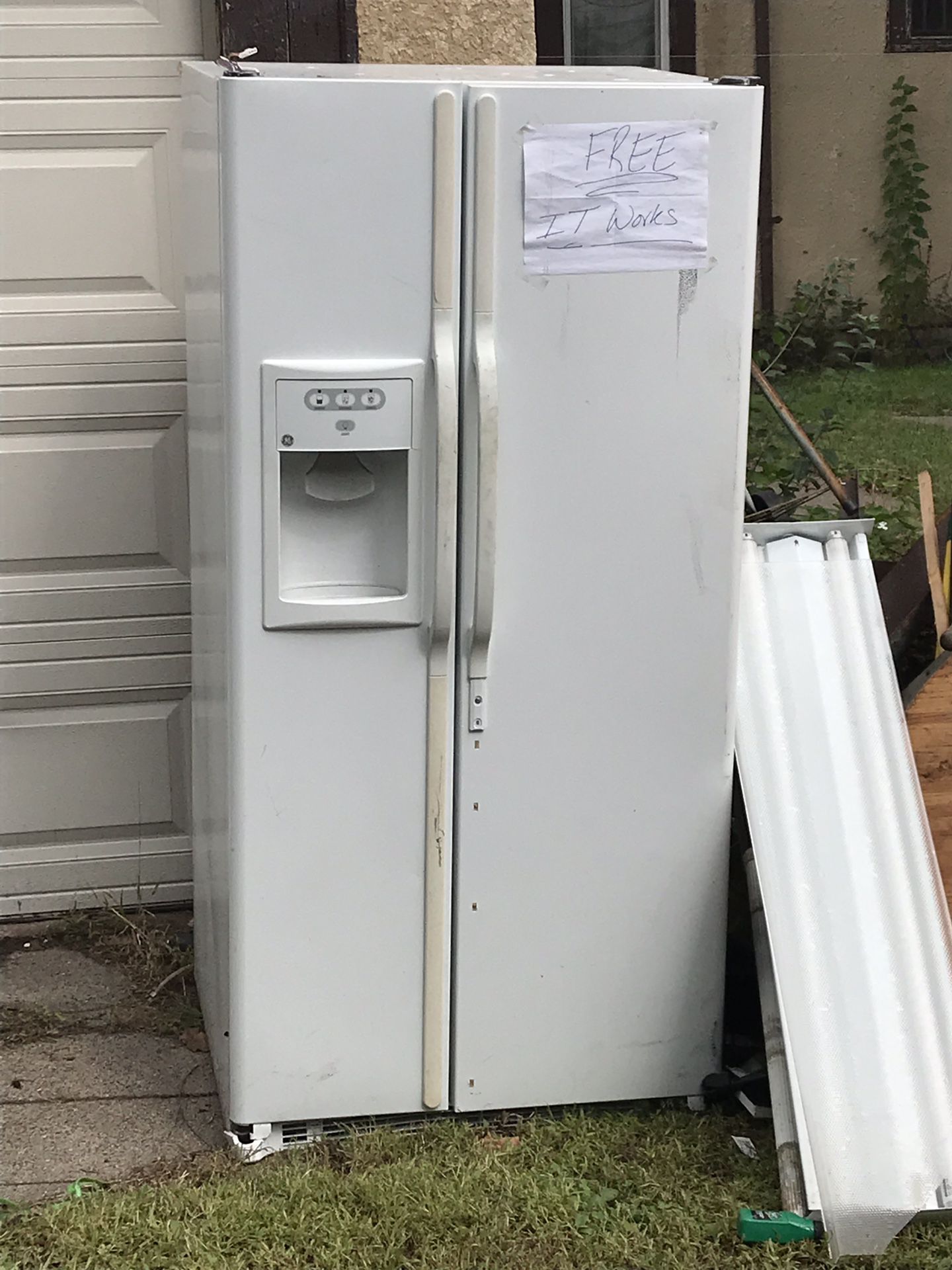 GE Refrigerator—-FREE. It does work!