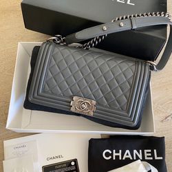 Authentic CHANEL Le Boy medium 25cm Handbag 
