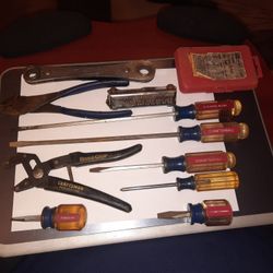 Craftsman 11 PC Bundle! 1/2x9/16 Ratchet Wrench, RoboGrip, Side Cutters, Metric  Hex Keys,  6 Screw Drivers, And Bit Set.  