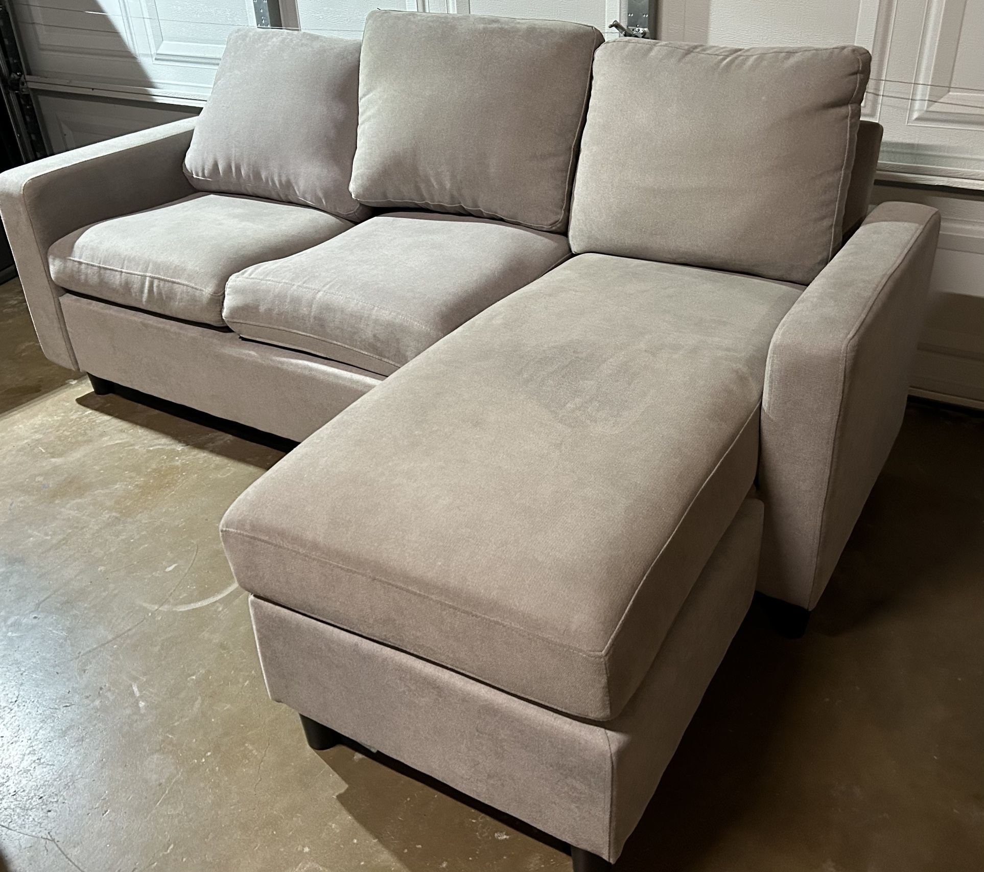 Grey Sectional Couch. Good Condition 
