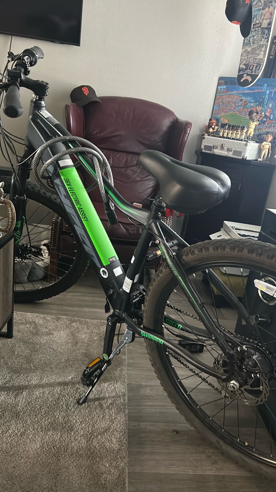 Hyper Electric Bike With 36V Pedal Assist 7 Speed