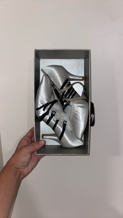 Capezio White Dance Heels – Women’s 7.5