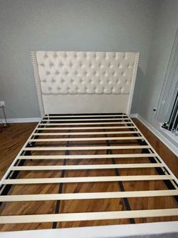 Duluth King Cream Diamond-Tufted Wingback Upholstered Platform Bed