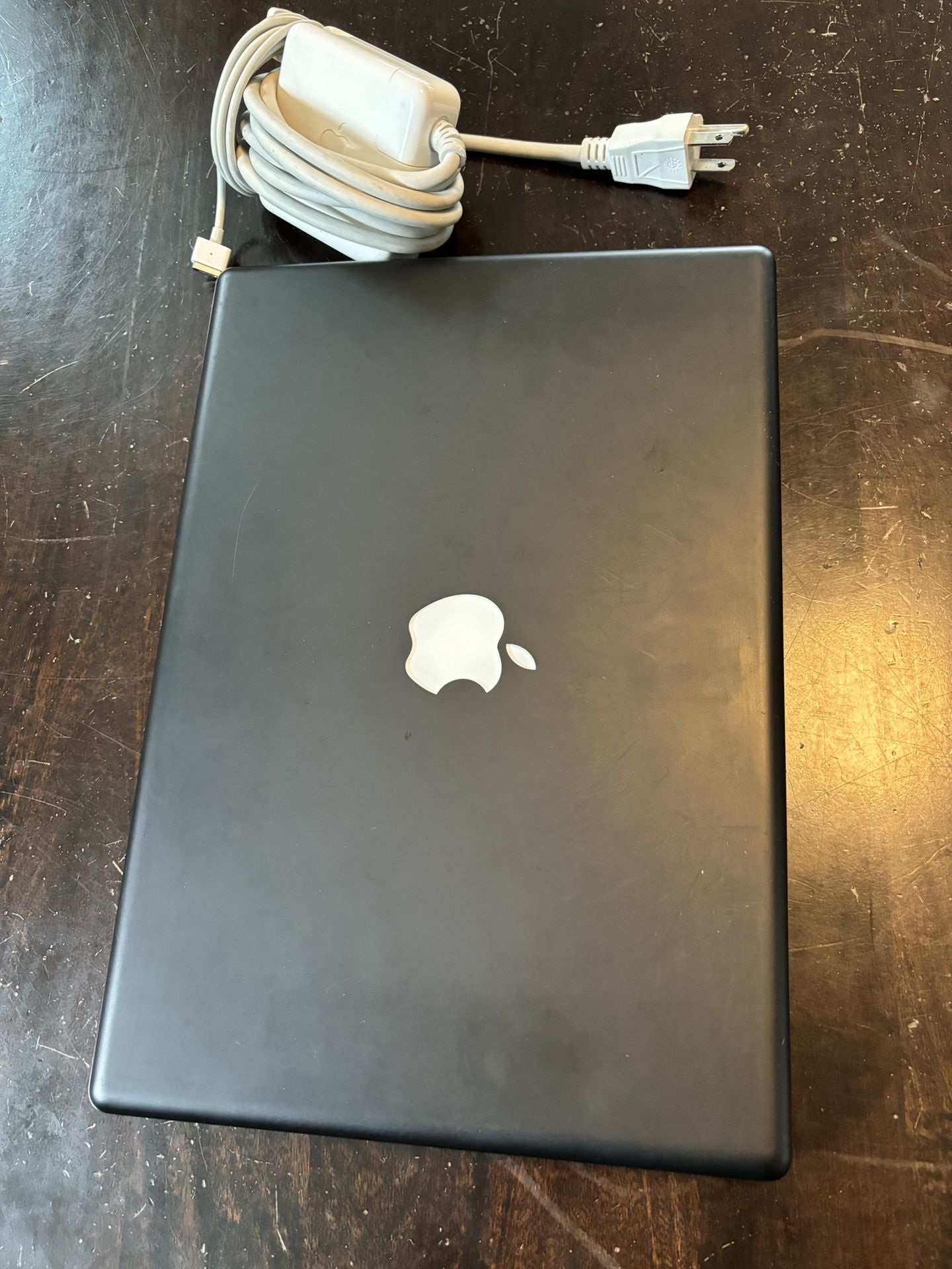 Apple MacBook