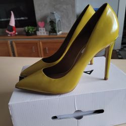Size 9 Steve Madden Proto Yellow Leather Pointed Pumps