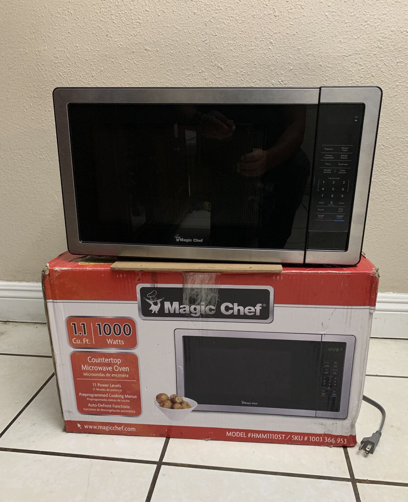 Samsung junior mini compact microwave for dorm or RV camper for Sale in  Allentown, PA - OfferUp