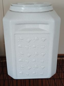 Plastic Pet Food Storage Container