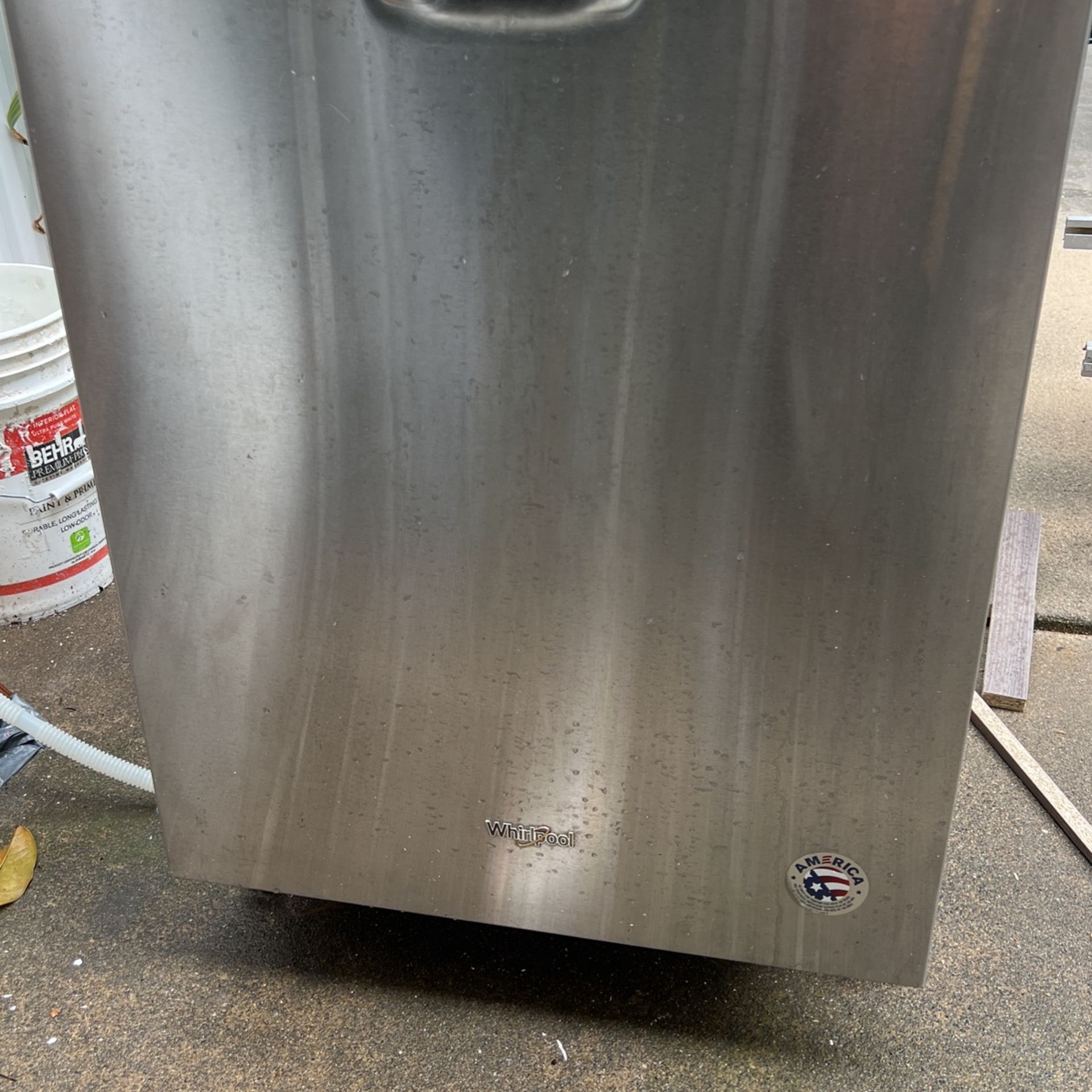 Dishwasher whirlpool