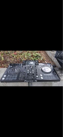 Pioneer DJ XDJ-RX3 2-channel digital DJ controller.