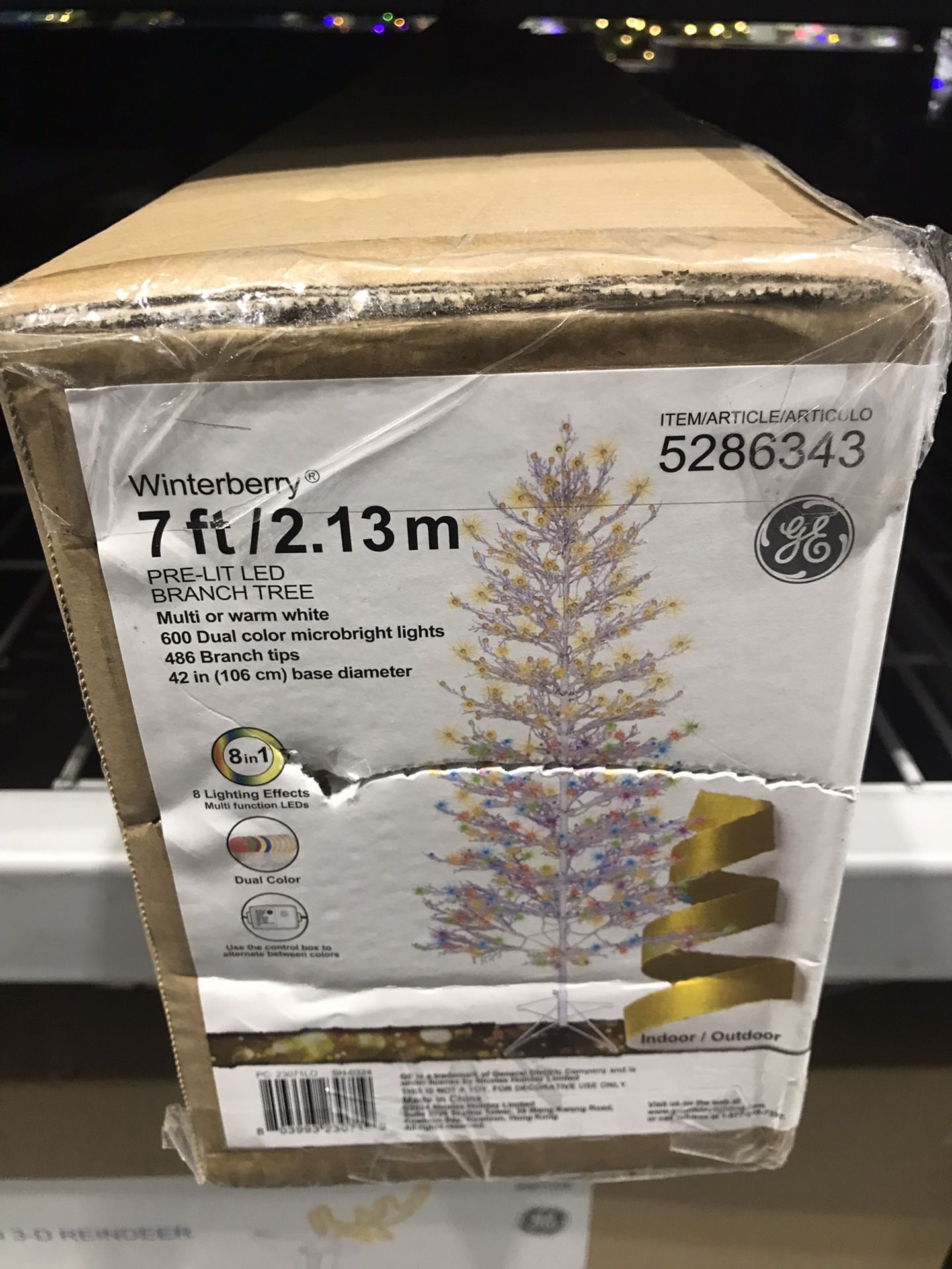 7 Ft GE Winterberry Christmas Tree White With 600 LED