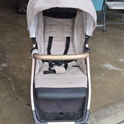 Stroller complete with the baby carrier 