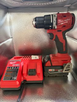 Milwaukee drill with charger and battery 98048-1