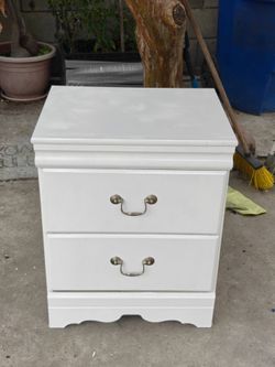 White 2-Drawer Nightstand