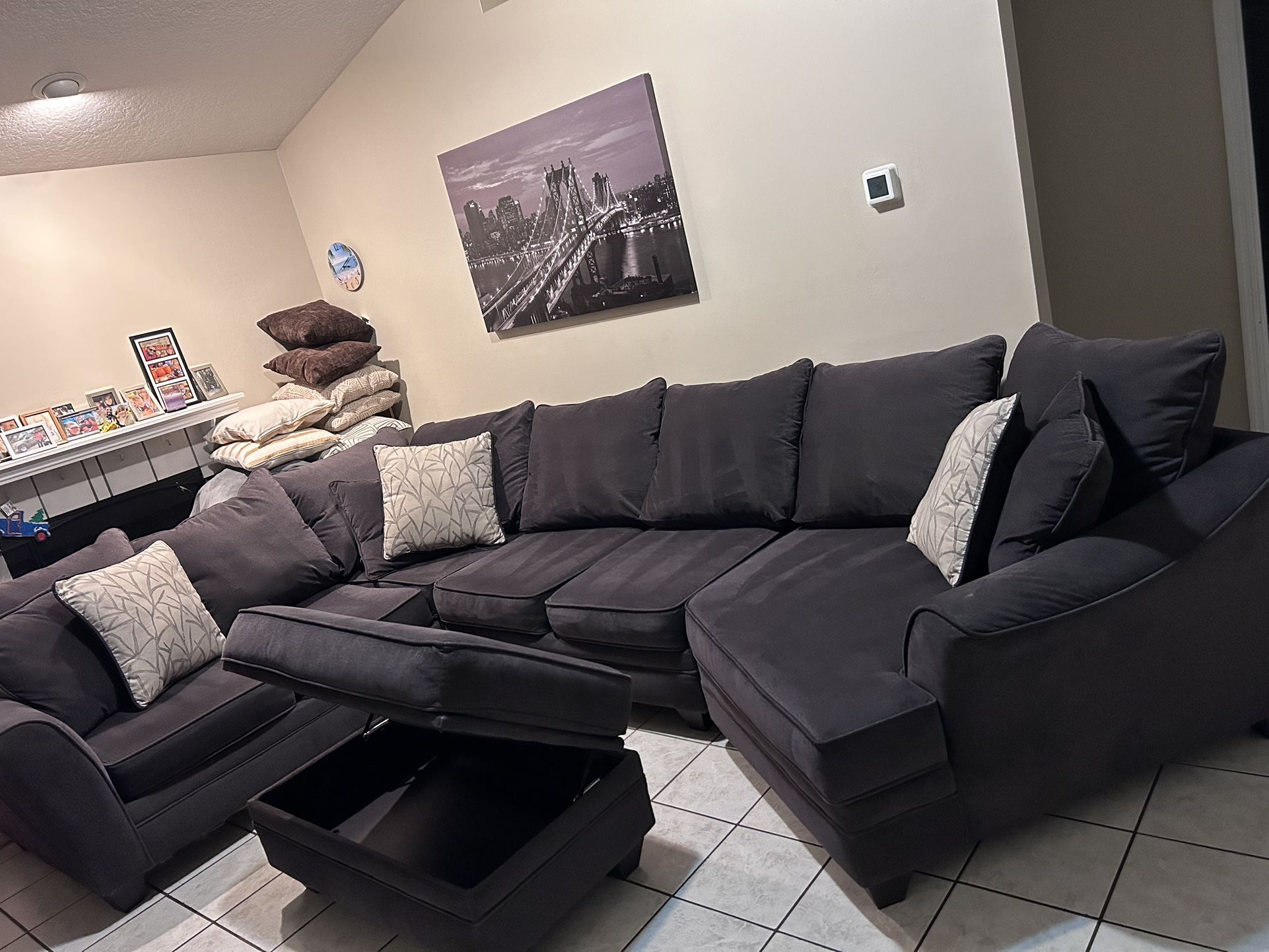Free Delivery Sectional Couch With Storage Ottoman