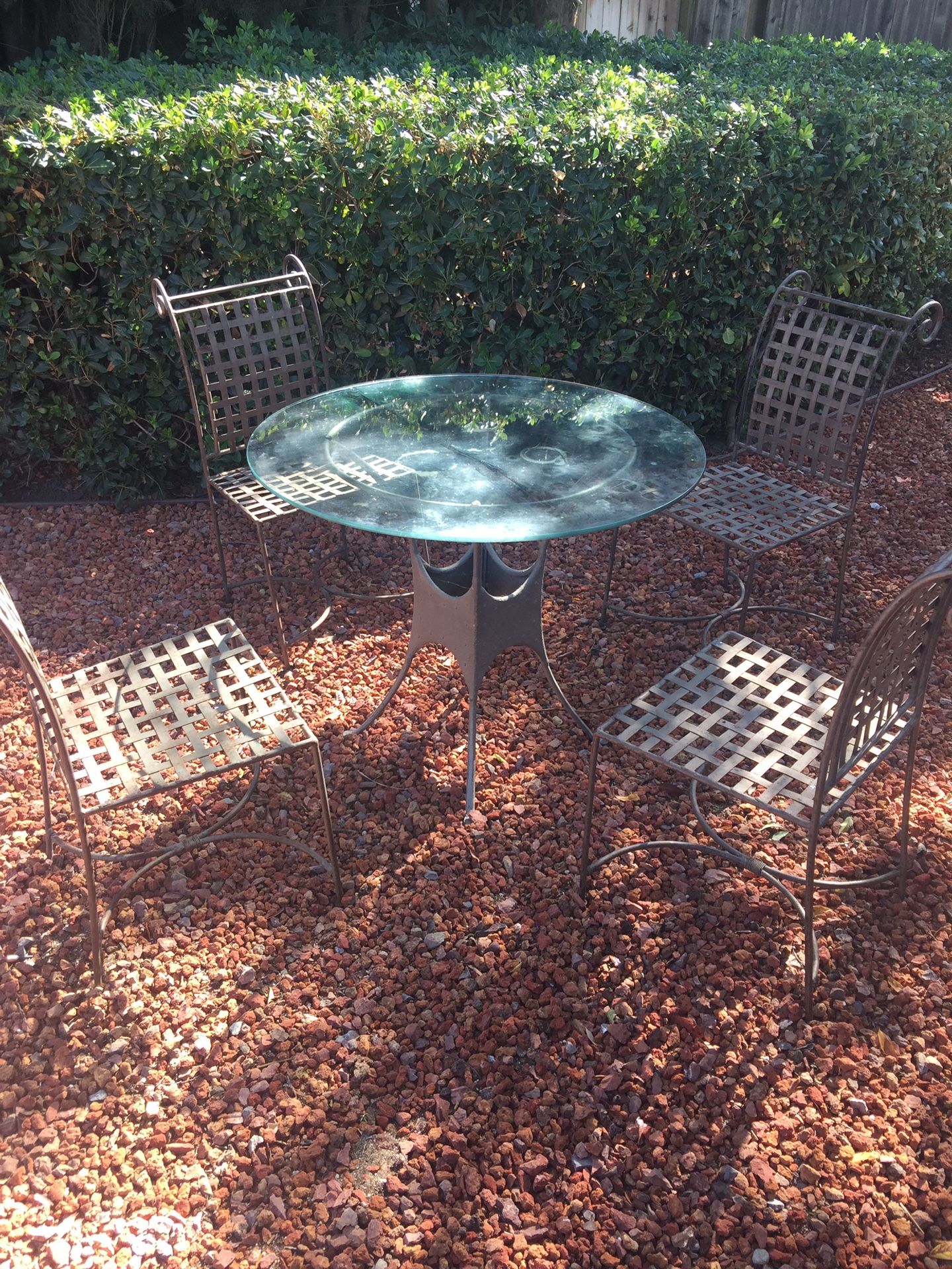 High-quality outdoor table and chairs NEEDS TO GO!!!