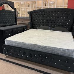 King Bed Dresser And Mirror 