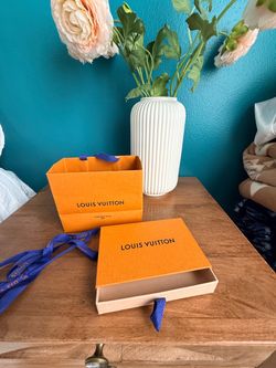 LV - empty box with bag