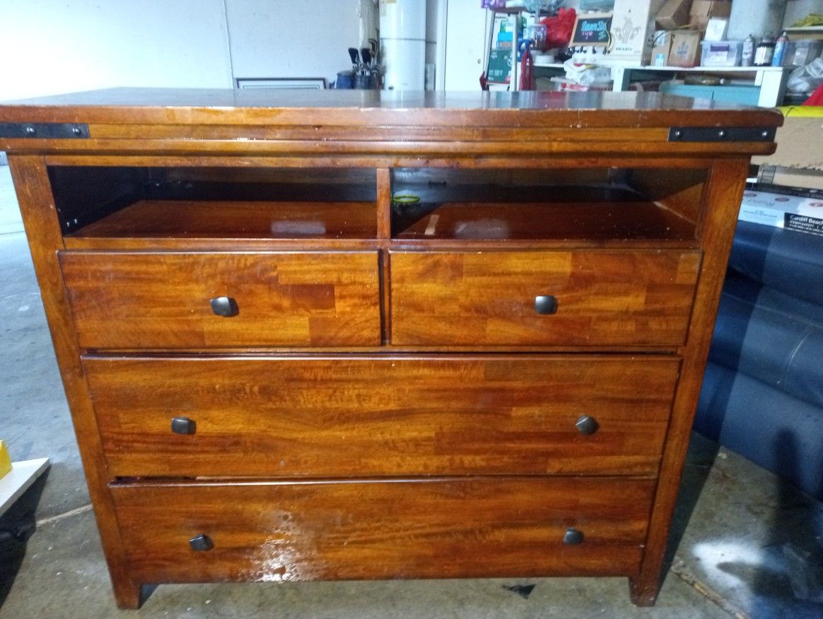 Cedar Lane Dresser
