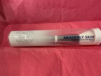 It Cosmetics Heavenly Skin CC + skin perfecting brush