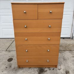‼️6 DRAWER CHEST‼️FOR SALE 170$ OR BEST OFFER‼️GOOD CONDITION🚚DELIVERY AVAILABLE🚚
