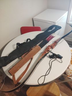 Recurve Bow + Arrows