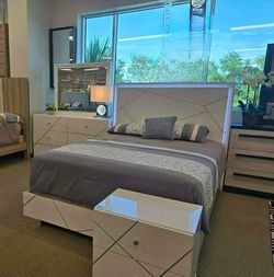 Clearing out Today New Glamorous Queen LED white bedroom set