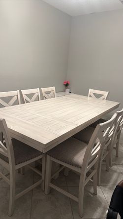 (Extendable) Dining Room Table
