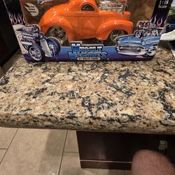 Muscle Machine '41 Willys coupe , orange  1/18 scale