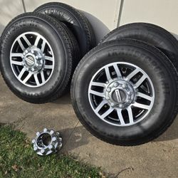 Set Wheels Ford 8 Lugs Good Tires