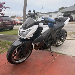 2011 Kawasaki Z1000