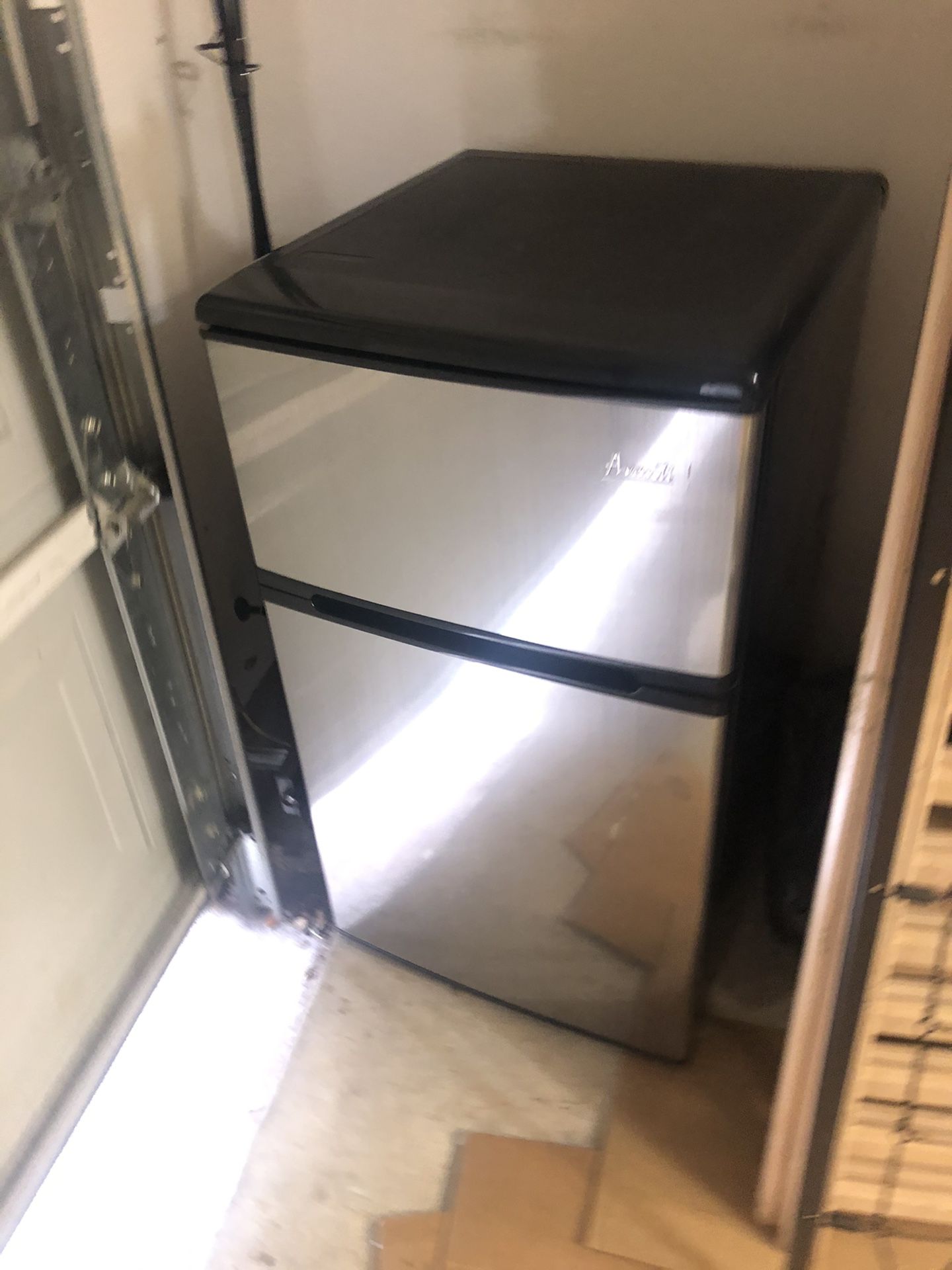Mini Refrigerator/ freezer