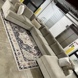 *Free Delivery*🚚 Modern Large Ashley Furniture 4 Piece Sectional!