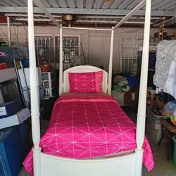 Twin size canopy bed