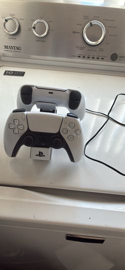 Wireless charging dock for PlayStation 5 with two dual sense remotes
