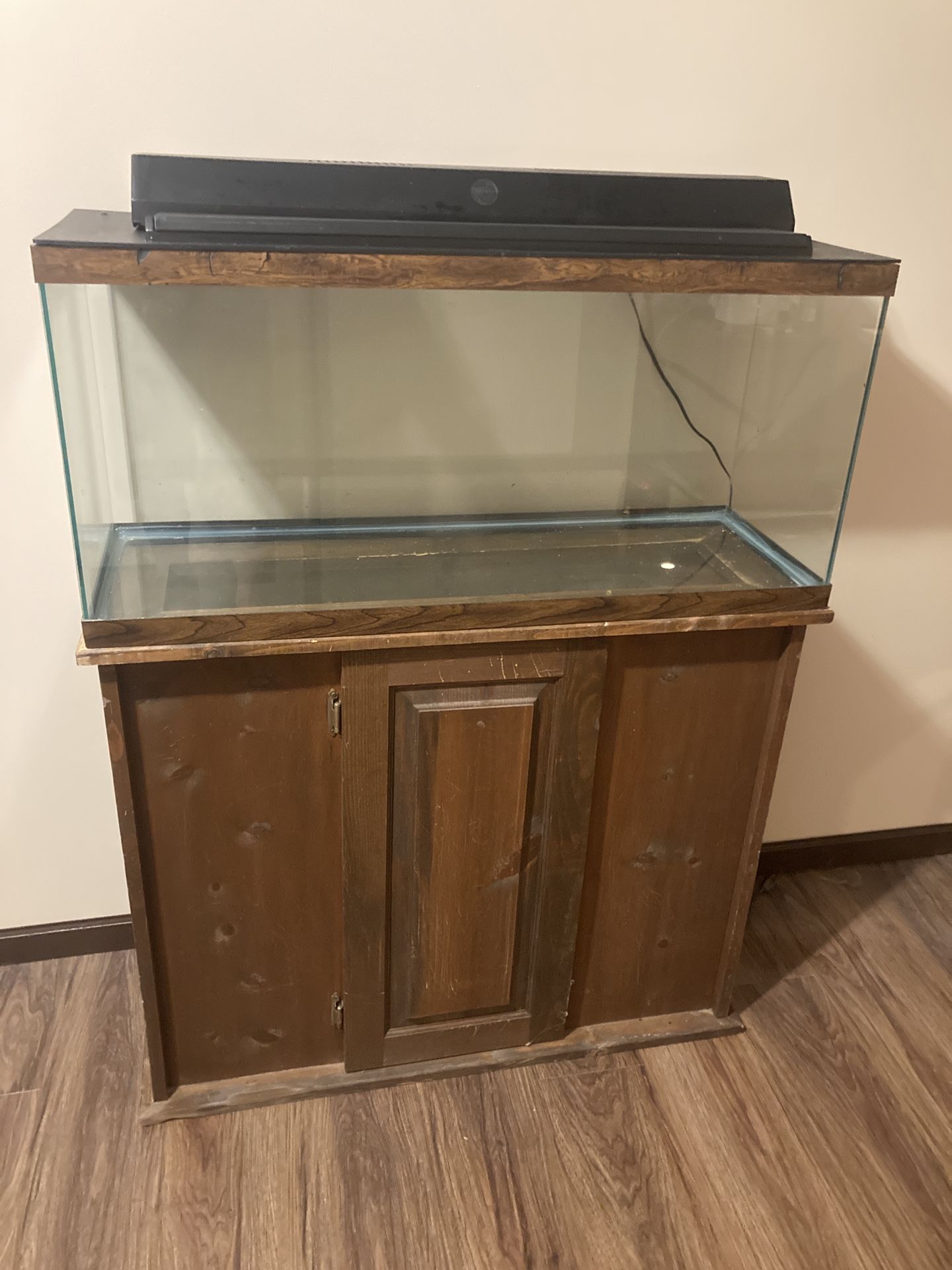 30 Gallon Fish tank & Stand with Lid & Light